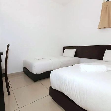 Hotel Alam Indi Джохор Бахру Екстериор снимка