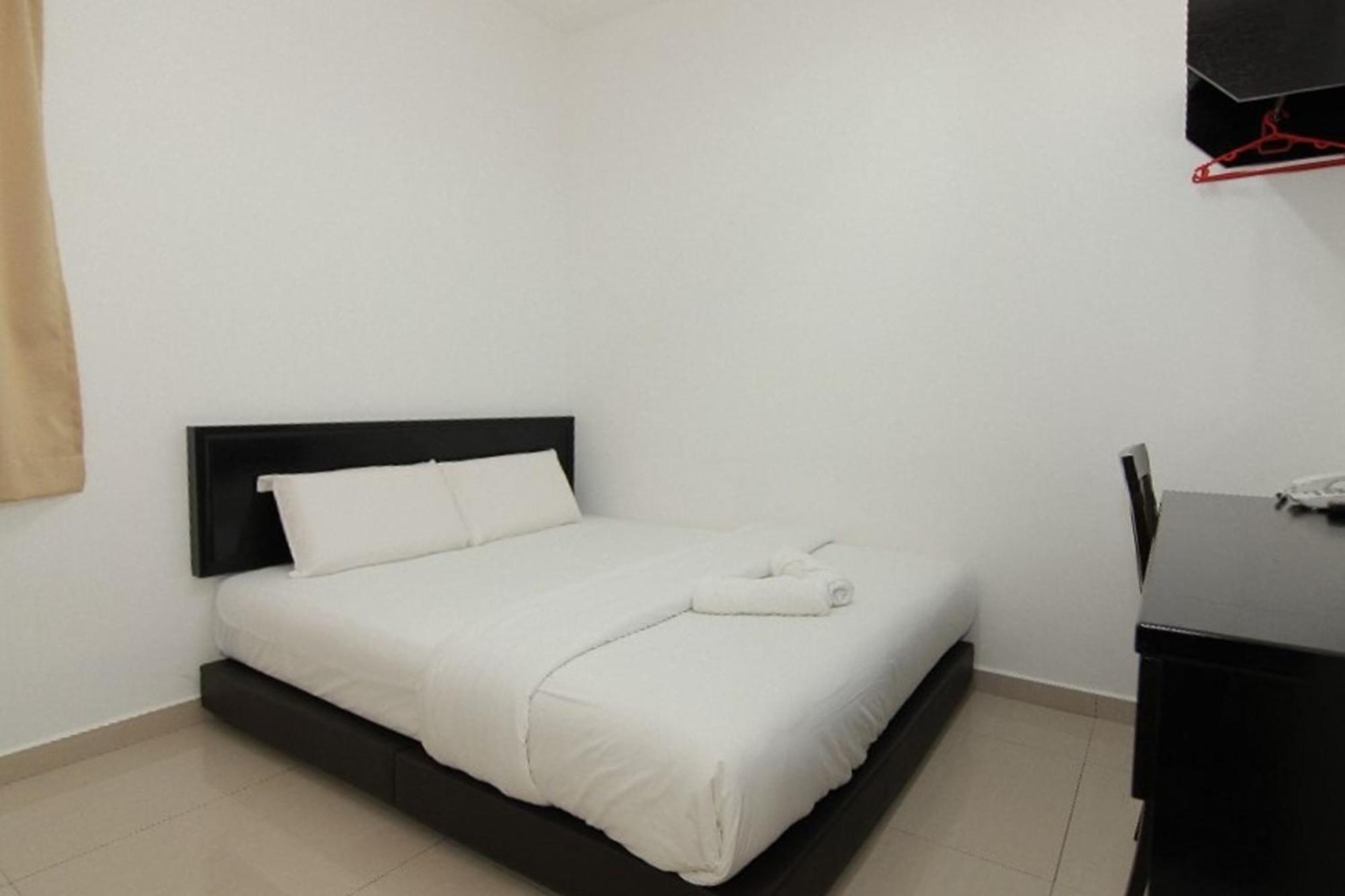 Hotel Alam Indi Джохор Бахру Екстериор снимка