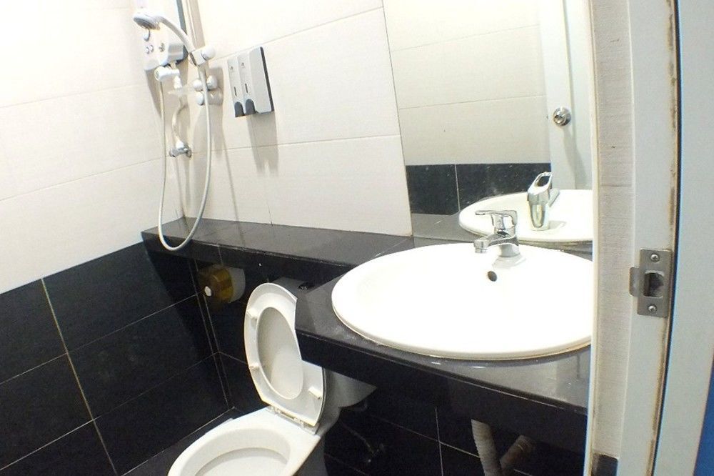 Hotel Alam Indi Джохор Бахру Екстериор снимка